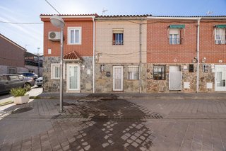 Casa adosada en venta en Simancas en Madrid