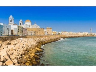 Estudio en alquiler en La Caleta - La Viña en Cádiz