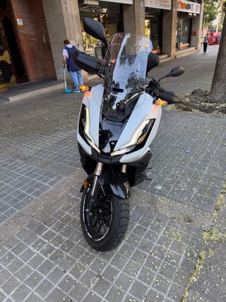 Honda ADV 350 2024 Blanca - Impecable en Sabadell