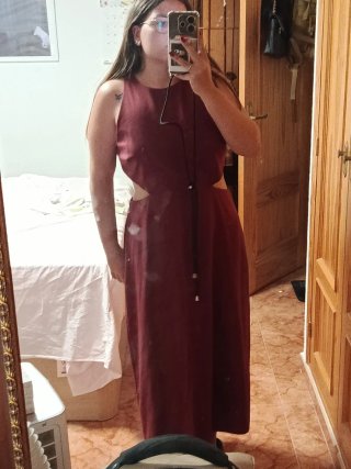 Vestido largo rojo con aberturas