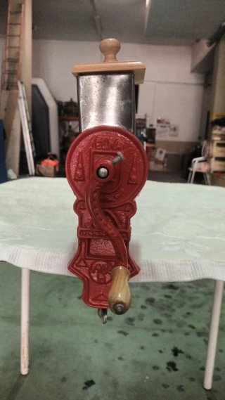 Rallador de pan antiguo ELMA