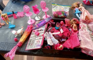 Armario Barbie con Ropa y Accesorios