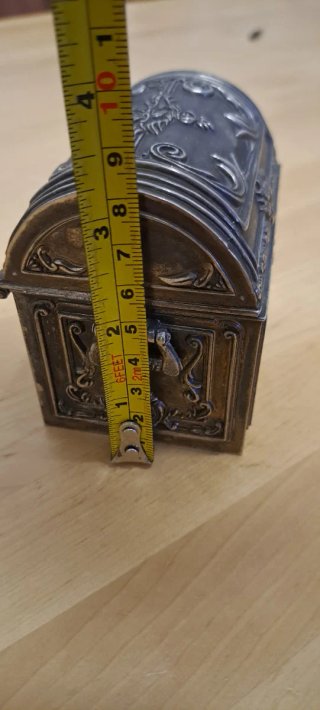 Scatola gioielli argentata con design floreale