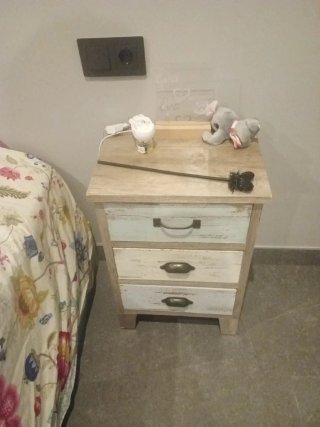 Comodini in legno e plastica