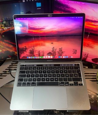 MacBook Pro 2020 16GB RAM/ 500GB SSD 13”