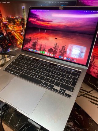 MacBook Pro 2020 16GB RAM/ 500GB SSD 13”