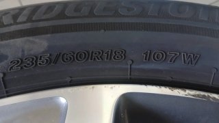 2 Neumáticos Bridgestone 235/60 R18 107W