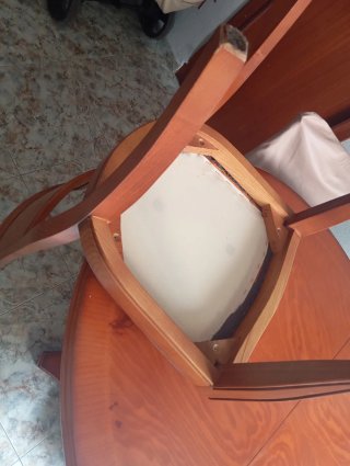 Tavolo rotondo in legno con 4 sedie