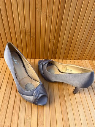Zapatos de tacón grises plateados Talla 40