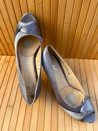 Zapatos de tacón grises plateados Talla 40