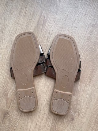 Sandalias planas sin estrenar. Talla 38