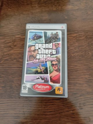 Lote 7 giochi PSP: Invizimals, GTA, FIFA, PES