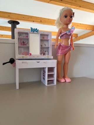 Muñeca Nancy con tocador