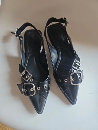 Zapatos negros Primark con hebillas
