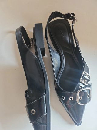 Zapatos negros Primark con hebillas