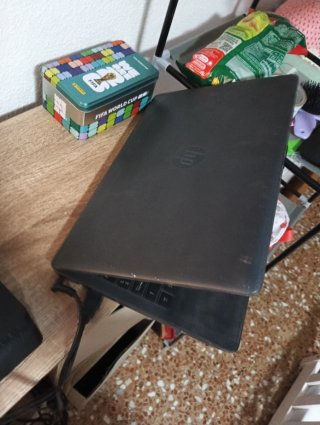 Portátil HP con pantalla rota