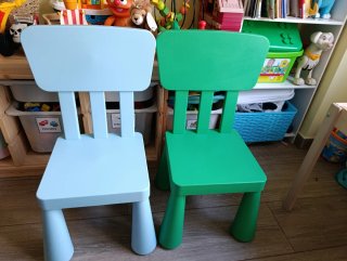 Muebles infantiles con mesa y sillas
