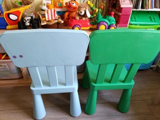 Muebles infantiles con mesa y sillas