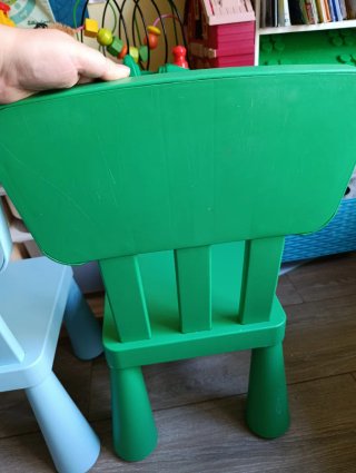Muebles infantiles con mesa y sillas