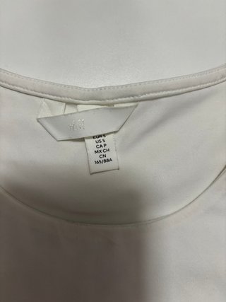 Camisa H&M hombros al aire blanca Talla S