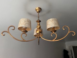 Lámparas de techo dorada y beige