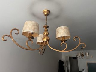 Lámparas de techo dorada y beige