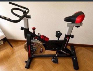 Bicicleta Estática Negra y Roja
