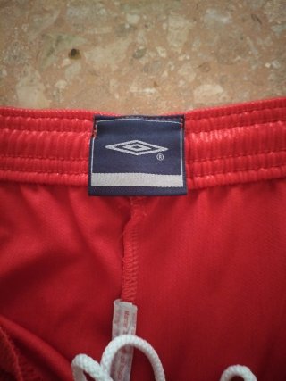 Pantalón corto Umbro rojo