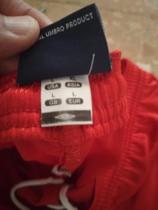 Pantalón corto Umbro rojo