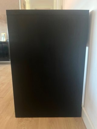 Scrivania nera IKEA con cassetto