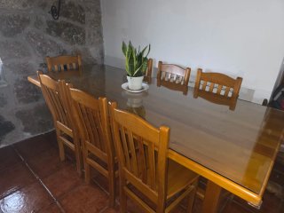 Tavolo in legno massello con 8 sedie, vetro 3mm