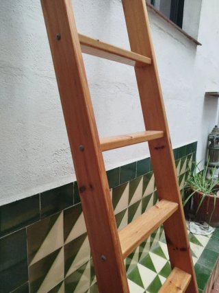 Escalera de madera para litera