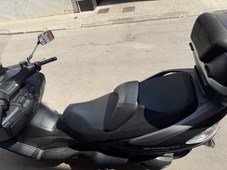 Suzuki Burgman 400 2014 con baúl