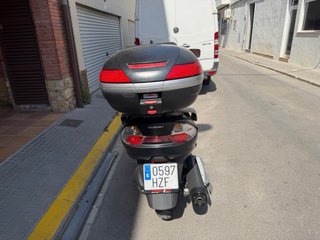 Suzuki Burgman 400 2014 con baúl
