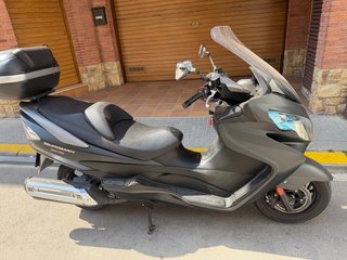 Suzuki Burgman 400 2014 con baúl