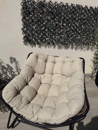 Poltrona da esterno con cuscino beige