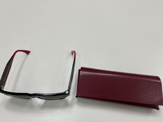 Gafas de sol Gucci negras y rojas