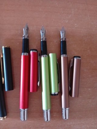 4 penne stilografiche colorate