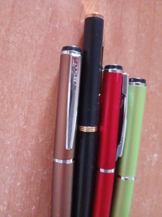 4 penne stilografiche colorate
