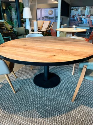 Mesa Roble Macizo 160cm Diámetro