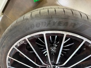 Llantas Volkswagen 18” originales con neumáticos