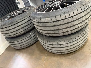 Llantas Volkswagen 18” originales con neumáticos