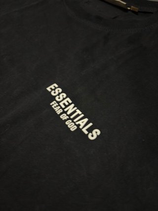 Camiseta Essentials Negra