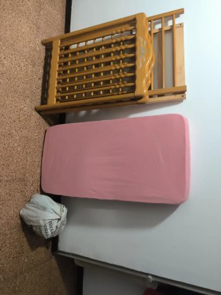Cuna de madera bebé con colchón