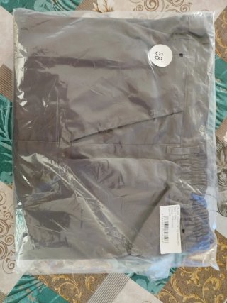 Pantaloni da lavoro grigi con bande riflettenti