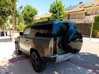 Land Rover Defender 2021