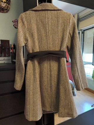 Abrigo tweed con cinturón