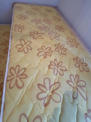 Cama nido con mesilla y colchones