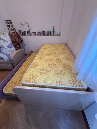 Cama nido con mesilla y colchones