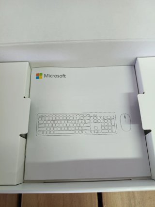 Tastiera e mouse wireless Microsoft QHG-00036